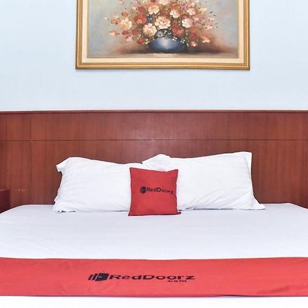 מלון מאלאנג Reddoorz Near Kampung Warna Warni מראה חיצוני תמונה