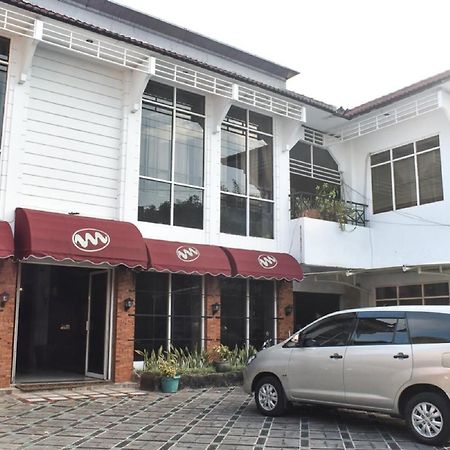 מלון מאלאנג Reddoorz Near Kampung Warna Warni מראה חיצוני תמונה