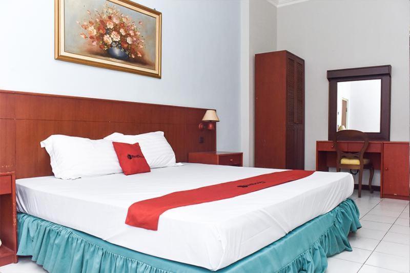 מלון מאלאנג Reddoorz Near Kampung Warna Warni חדר תמונה