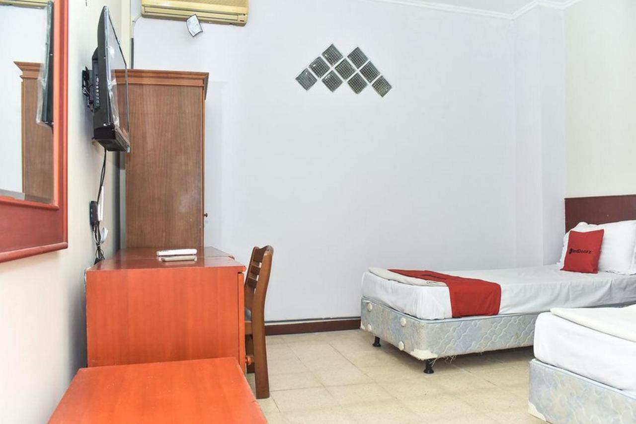 מלון מאלאנג Reddoorz Near Kampung Warna Warni מראה חיצוני תמונה