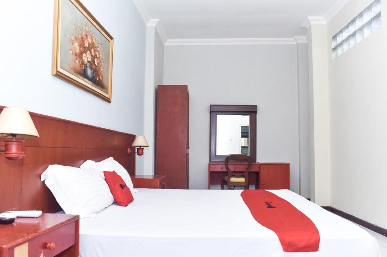 מלון מאלאנג Reddoorz Near Kampung Warna Warni מראה חיצוני תמונה