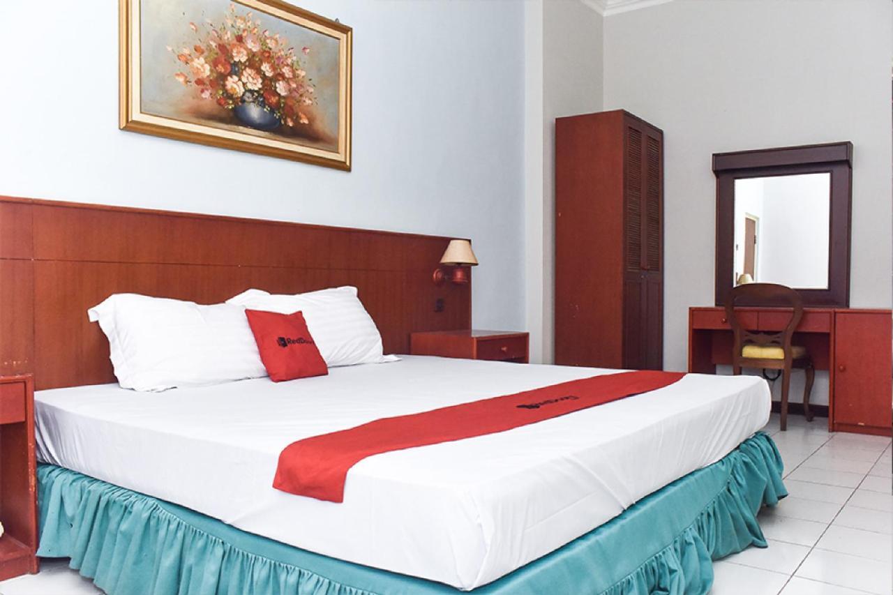 מלון מאלאנג Reddoorz Near Kampung Warna Warni מראה חיצוני תמונה