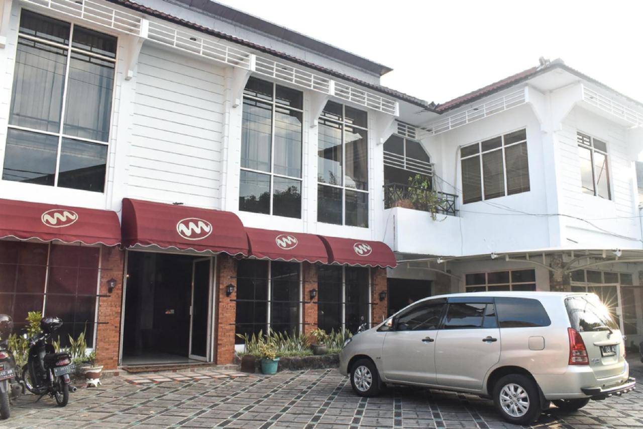מלון מאלאנג Reddoorz Near Kampung Warna Warni מראה חיצוני תמונה